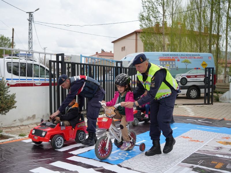 Bayburt'ta Trafik ve İlkyardım Haftası Etkinliği