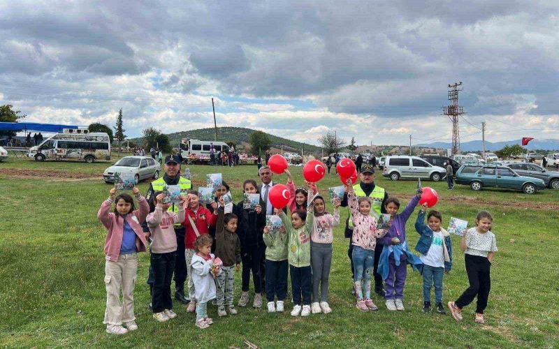 Aydın'ın Karacasu ilçesinde Hıdırellez Şenlikleri'nde trafik bilinci arttırıldı