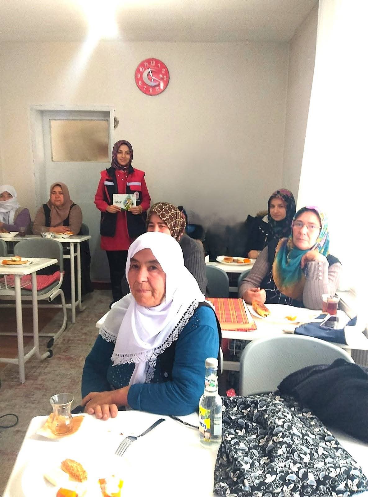 Tarımın İsimsiz Kahramanları– Kadın Çiftçi Eğitimleri Devam Ediyor