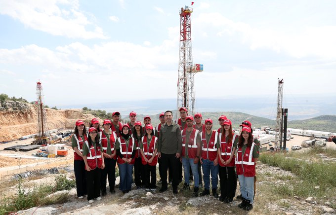 Alparslan Bayraktar, 19 Mayıs Atatürk'ü Anma, Gençlik ve Spor Bayramı’nda Genç Mühendislerle Buluştu