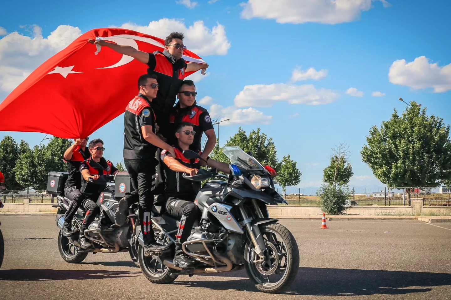 Diyarbakır'da Motosikletli Yunus Polis Timleri Eğitimlerini Tamamladı