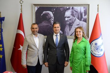 Deniz Yücel Konak ilçesinde temaslarda bulundu