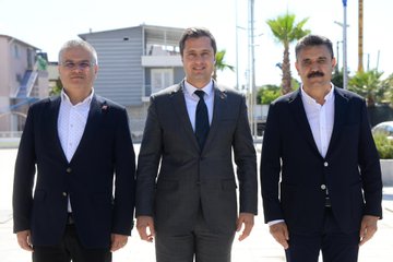 CHP Genel Başkan Yardımcısı Deniz Yücel, Dikili Belediye Başkanı Adil Kırgöz'e Ziyaret Gerçekleştirdi