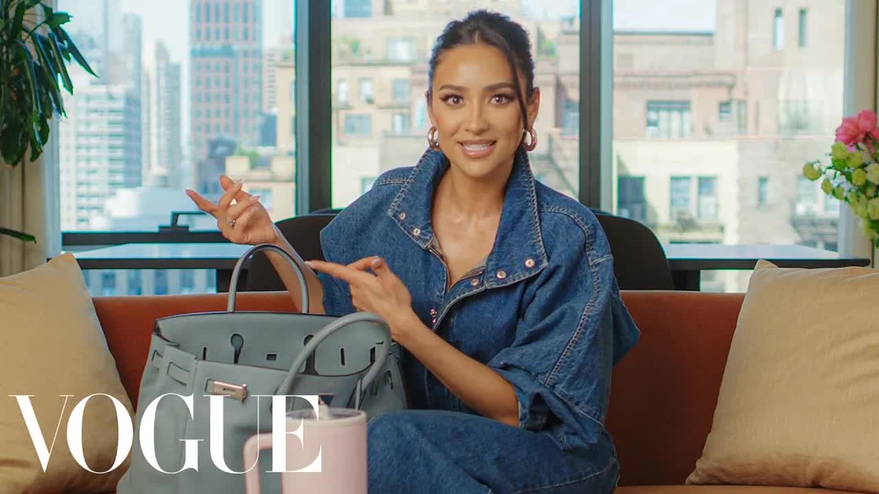 Shay Mitchell'in Vintage Birkin Çantasının İçindekileri