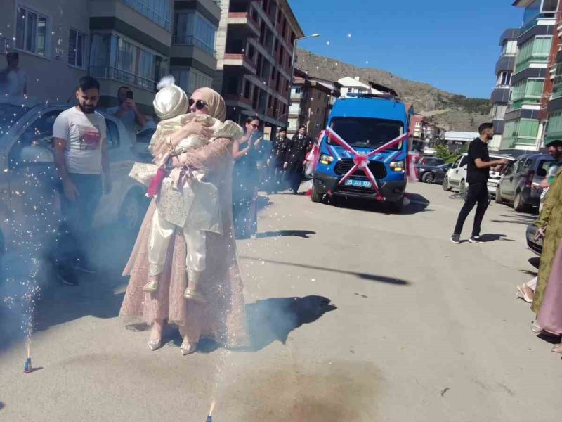 Amasya'da Jandarma Aracı Şehit Çocuğunun Sünnet Arabası Oldu