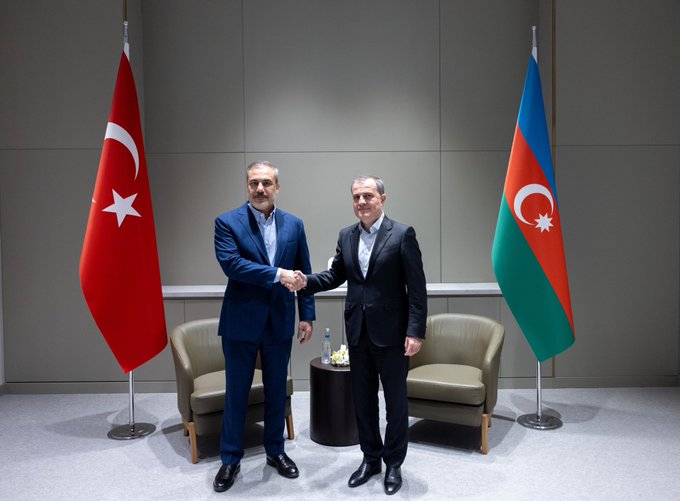 Türk ve Azerbaycan Dışişleri Bakanları, İkili İlişkileri Geliştirmek İçin Bir Araya Geldi
