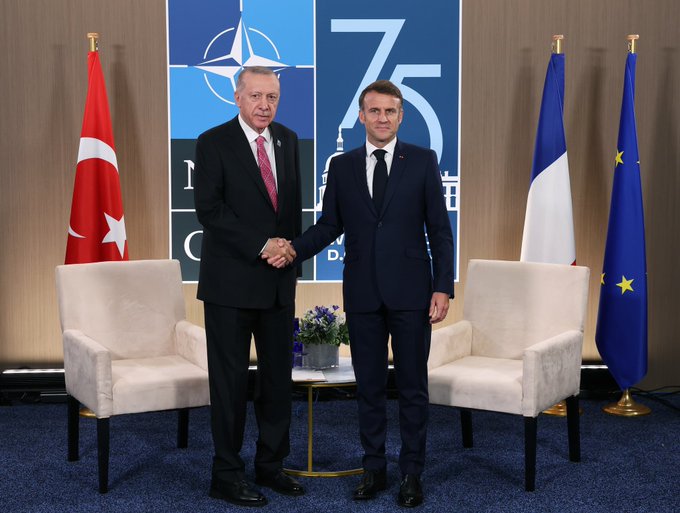 Cumhurbaşkanı Recep Tayyip Erdoğan, NATO Zirvesi'nde Fransa Cumhurbaşkanı Macron ile Görüştü