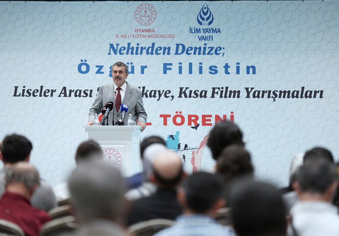 Millî Eğitim Bakanı, “Nehirden Denize Özgür Filistin” Etkinliğinde Öğrencilere Ödüllerini Verdi