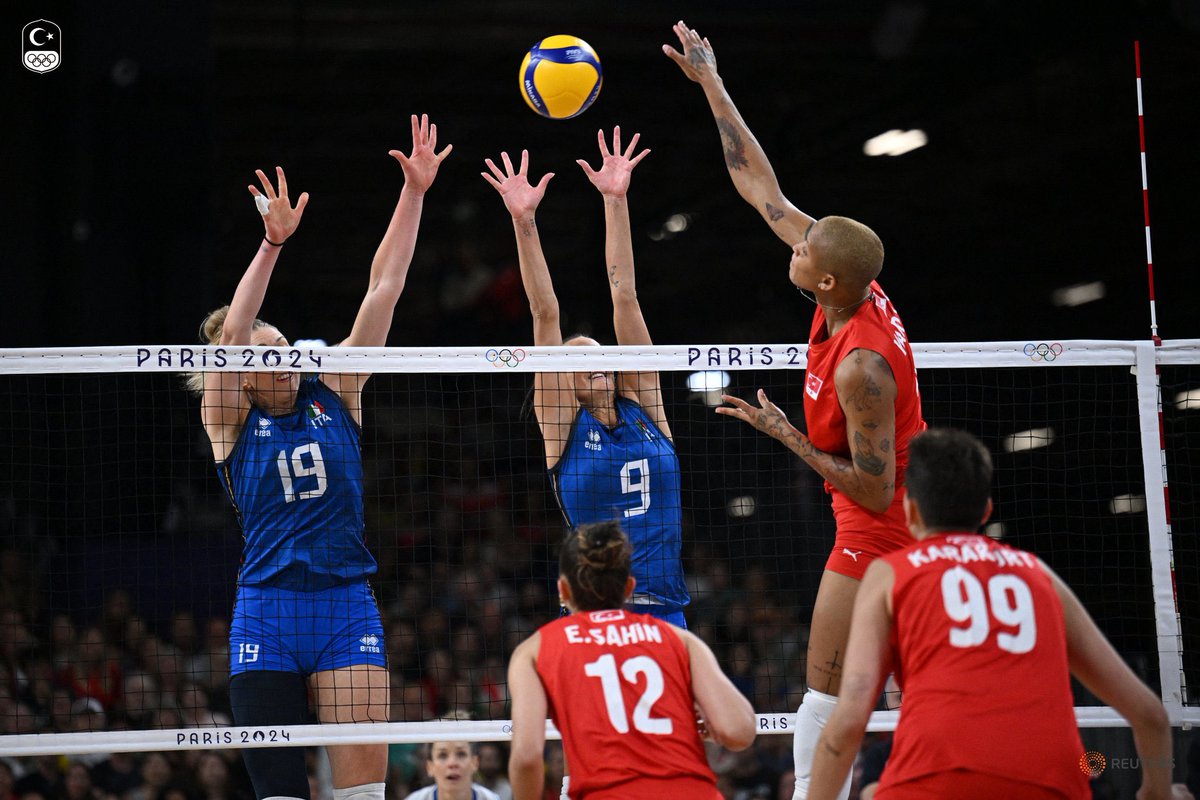 İstanbul Büyükşehir Belediye Başkanı Ekrem İmamoğlu, Türkiye Kadın Voleybol Takımı'nı Tebrik Etti