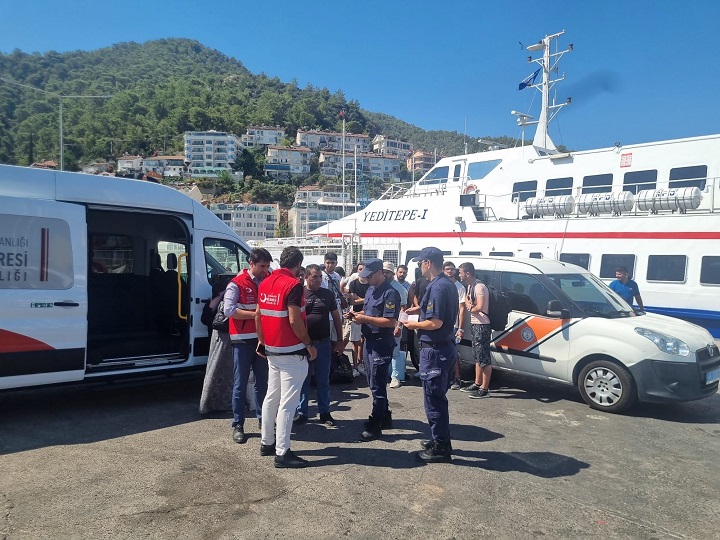 
16 Düzensiz Göçmen, Fethiye'de Yakalandı
