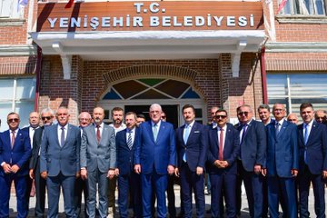 İYİ Parti Genel Başkan Yardımcısı Müsavat Dervişoğlu, Bursa'nın Yenişehir ilçesinde Belediye Başkanı Ercan Özel'i ziyaret etti