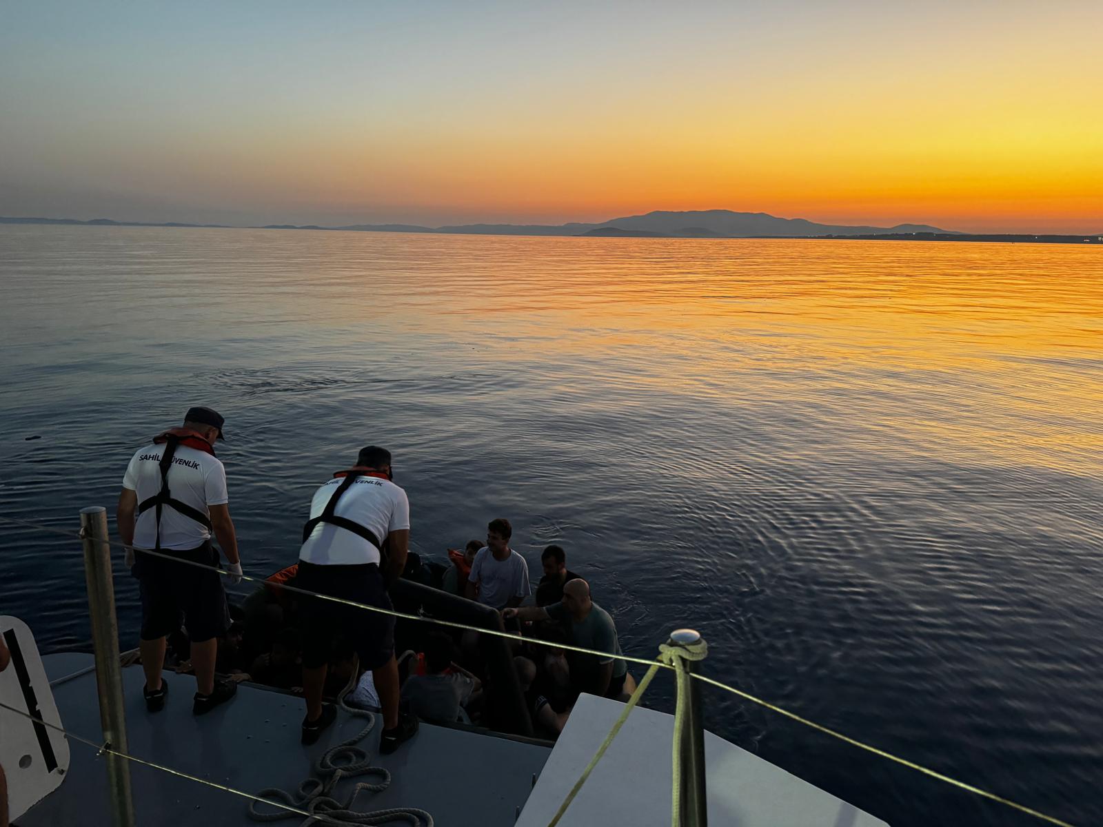 İzmir Çeşme Açıklarında 19 Düzensiz Göçmen Kurtarıldı