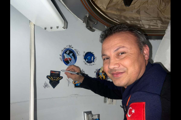 Türkiye, İlk Astronotunu Uzay Komutanlığı'na Atadı