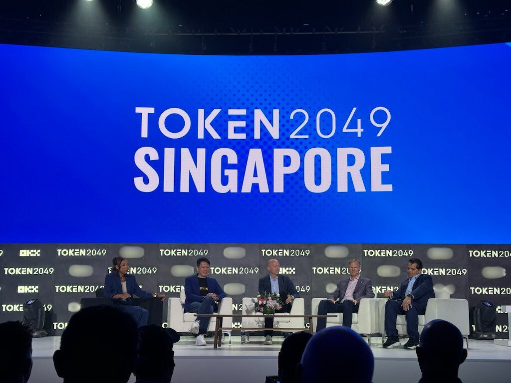 Token2049 Etkinliğinde CEO Richard Teng, Kripto Para Birimlerinin Politikalarını Tartıştı