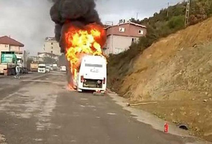 Zonguldak'ta Organize Sanayi Bölgesi'nde Servis Aracı Alev Aldı