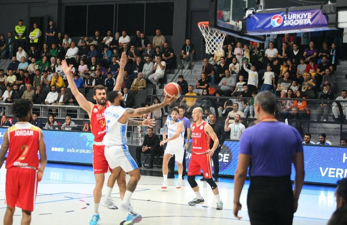 Çayırova Belediyesi Basketbol Takımı Üst Üste Dördüncü Galibiyetini Aldı