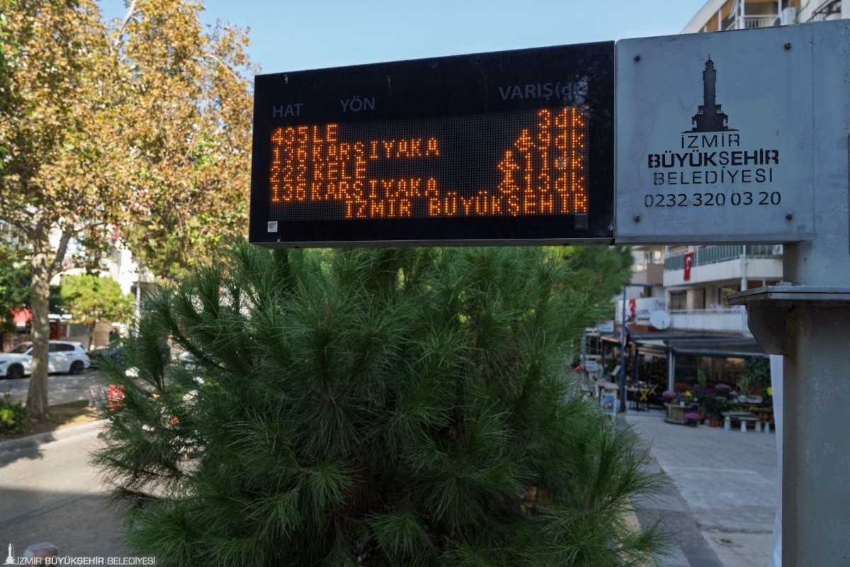 İzmir Büyükşehir Belediyesi Akıllı Durak Sistemini Devreye Aldı