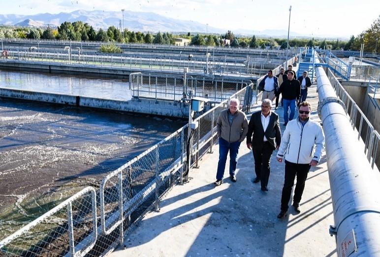 Malatya'nın Merkez İleri Biyolojik Arıtma Tesisi Muhtarlarla İncelendi