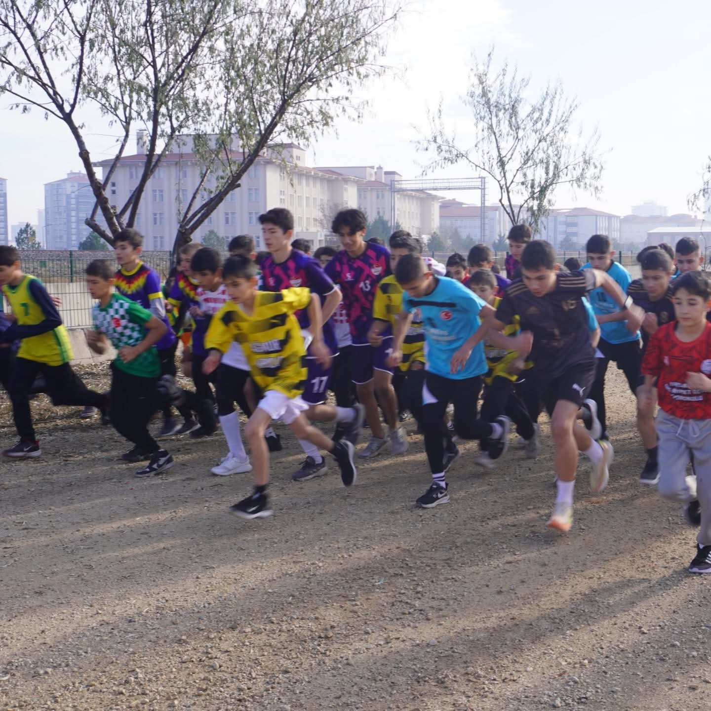 Okul Sporları Kros Müsabakalarında Nefes Kesen Rekabet