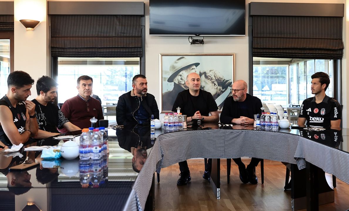 Beşiktaş JK Başkanı Hüseyin Yücel Futbolcularla Bir Araya Geldi