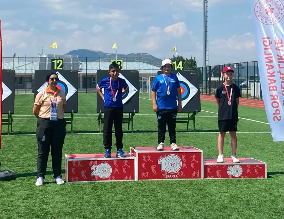 Afyon Okçuluk Spor Kulübü'nden Göller Bölgesi Şampiyonası'nda Başarı