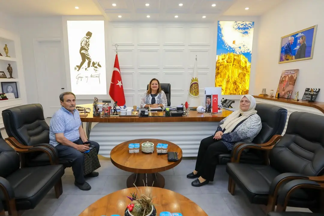 Afyonkarahisar Belediye Başkanı Burcu Köksal, Şehidimiz Murat Hasırcıoğlu’nun Annesi Hanife Hasırcıoğlu ve Selim Seferoğlu'nu Belediyede Ağırladı
