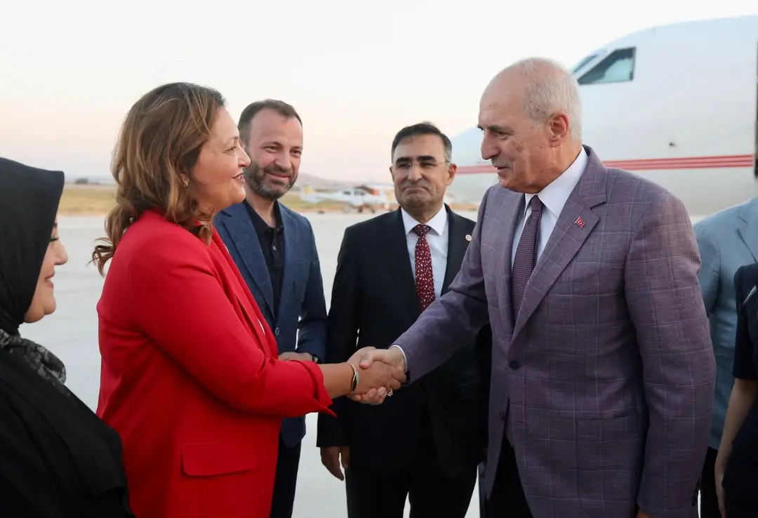 Afyonkarahisar Belediye Başkanı Burcu Köksal, TBMM Başkanı Numan Kurtulmuş'u Karşıladı