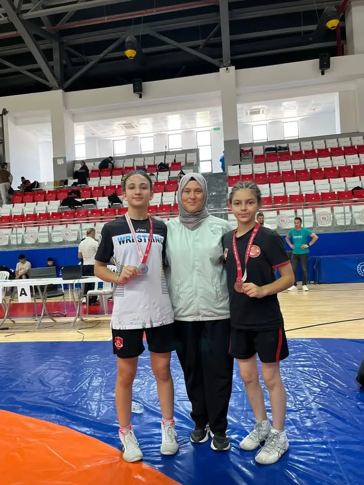 Afyonkarahisar Gençlik ve Spor İl Müdürlüğü'nün ANALİG Güreş Türkiye Şampiyonası'ndaki Kadın Sporcuları