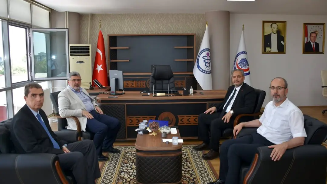 Afyonkarahisar İl Sağlık Müdürü Dr. Hakkı Öztürk, AFSÜ Tıp Fakültesi Dekanı Prof. Dr. İbrahim Keleş'i Ziyaret Etti