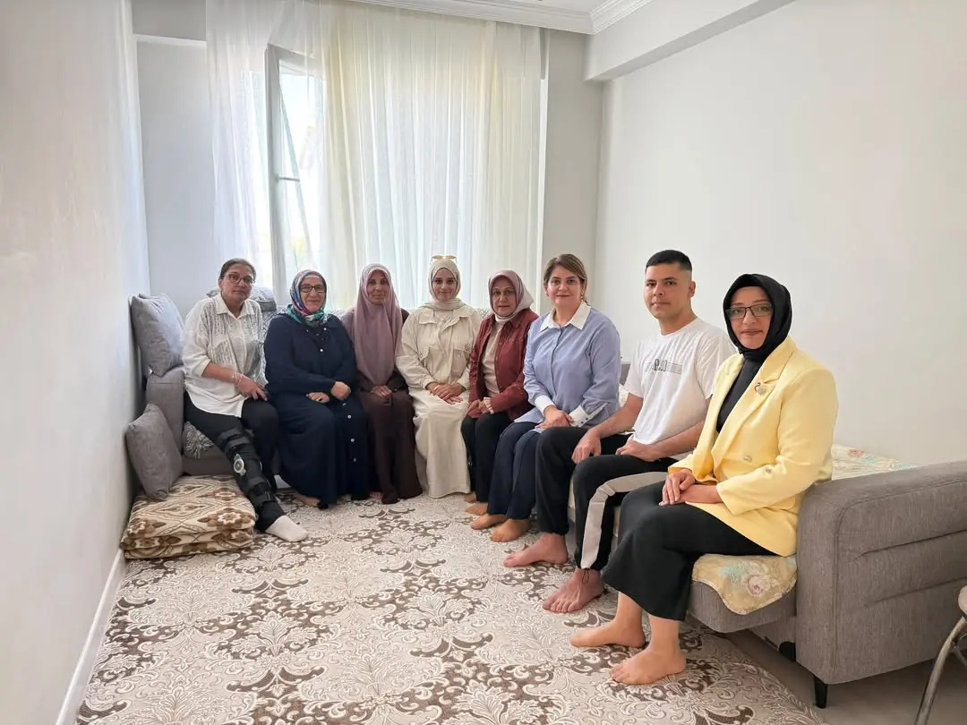 AK Parti Afyonkarahisar İl Kadın Kolları'ndan Geçmiş Olsun Ziyareti