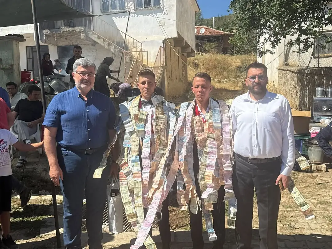 Ak Parti Afyonkarahisar Milletvekili Ali Özkaya'dan Düğün Törenine Katılım