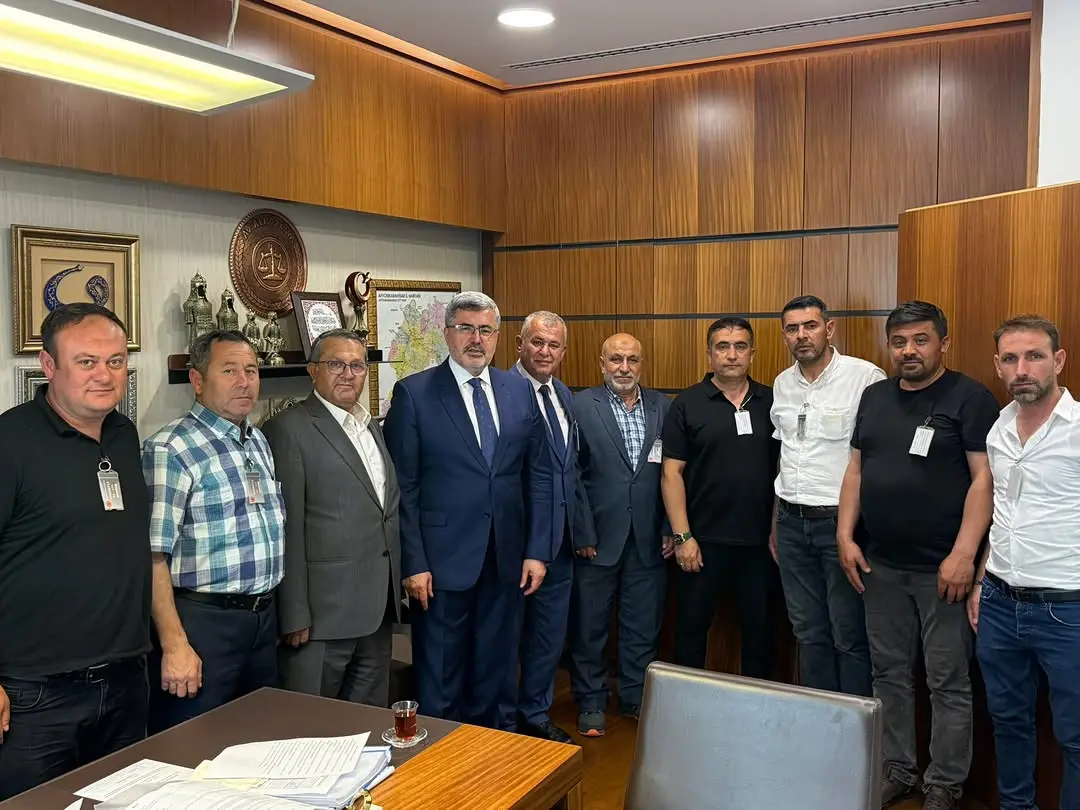 Ak Parti Milletvekili Ali Özkaya, İhsaniye Esnaf ve Sanatkarlar Odası Başkanı Mehmet Yılmaz ve Yönetimini Gazi Meclis'te Ağırladı