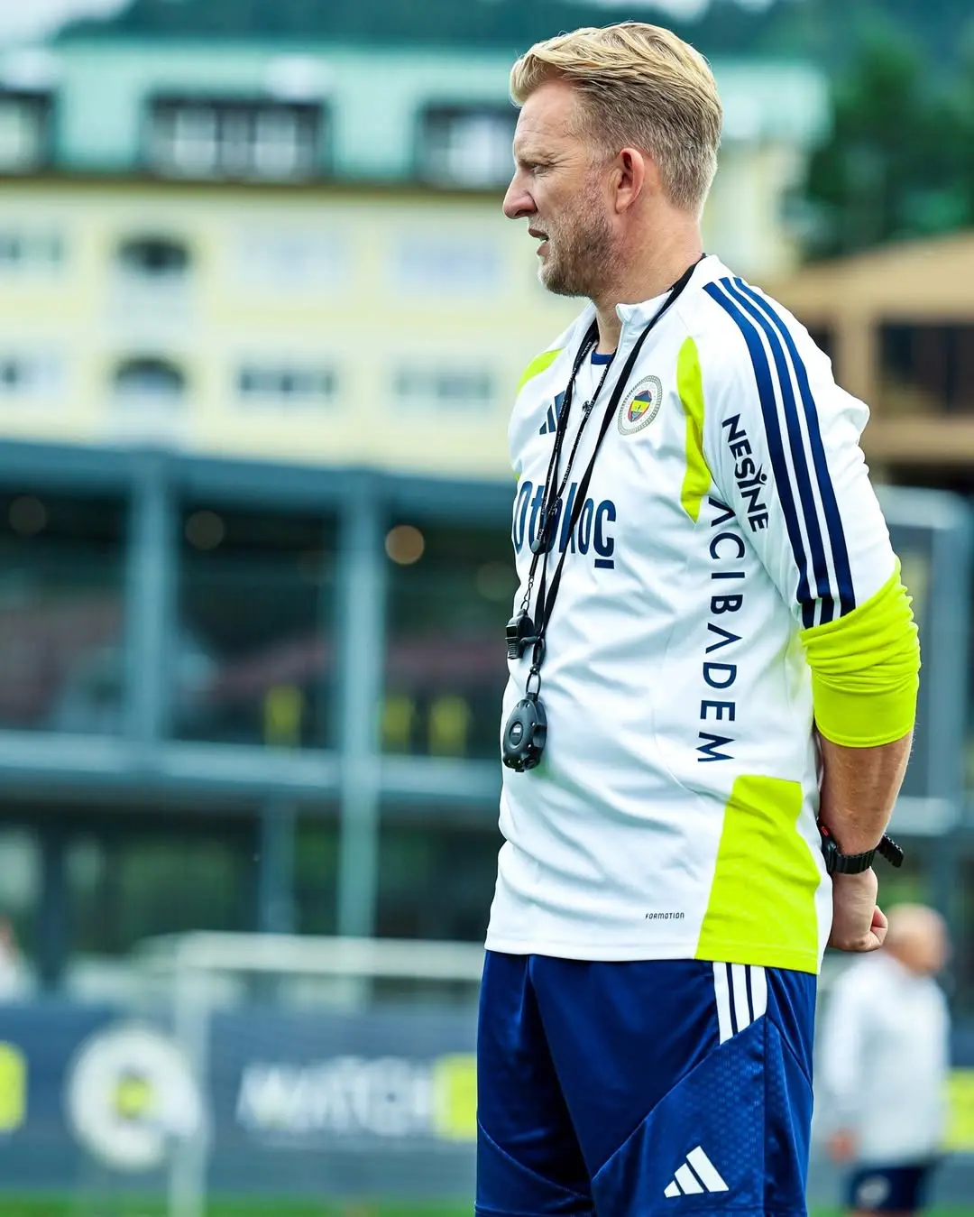 Fenerbahçe'nin 1. Yardımcı Antrenörü Dirk Kuyt: 'Fenerbahçe Ailesi'ne Katılmaktan Mutluluk Duyuyorum'