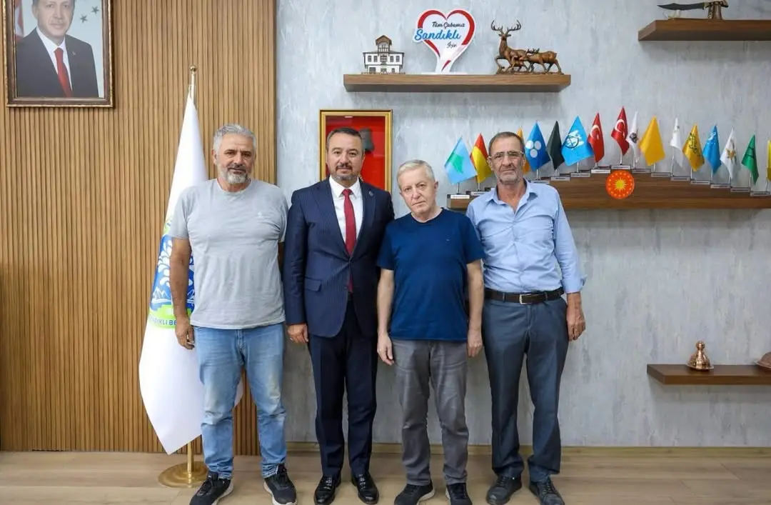 İstanbul Afyonkarahisarlılar Dernekleri Federasyonu Sandıklı Belediye Başkanı Adnan Öztaş'ı Ziyaret Etti
