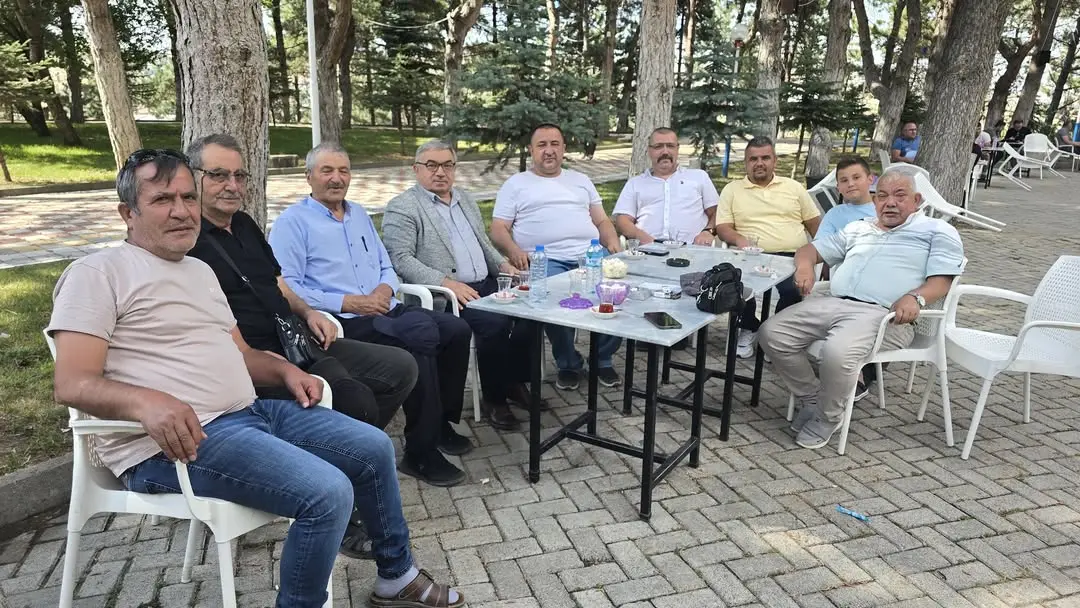 Şuhut Belediye Başkanı Muhuttin Özaşkın, Hisar Parkı Aile Çay Bahçesi'nde Hemşehrileriyle Buluştu