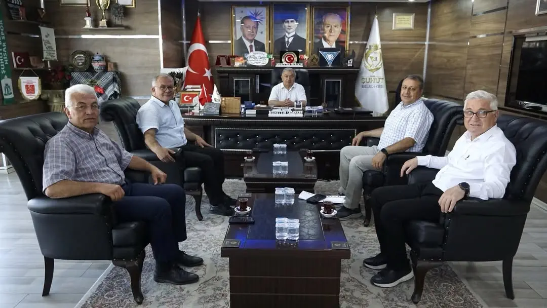 Şuhut Belediye Başkanı Muhuttin ÖZAŞKIN, PTT Genel Müdürlüğü Müşaviri Mehmet Örsdemir'i ve Meteoroloji 5. Bölge Müdürü Mahmut Güneş'i Ağırladı