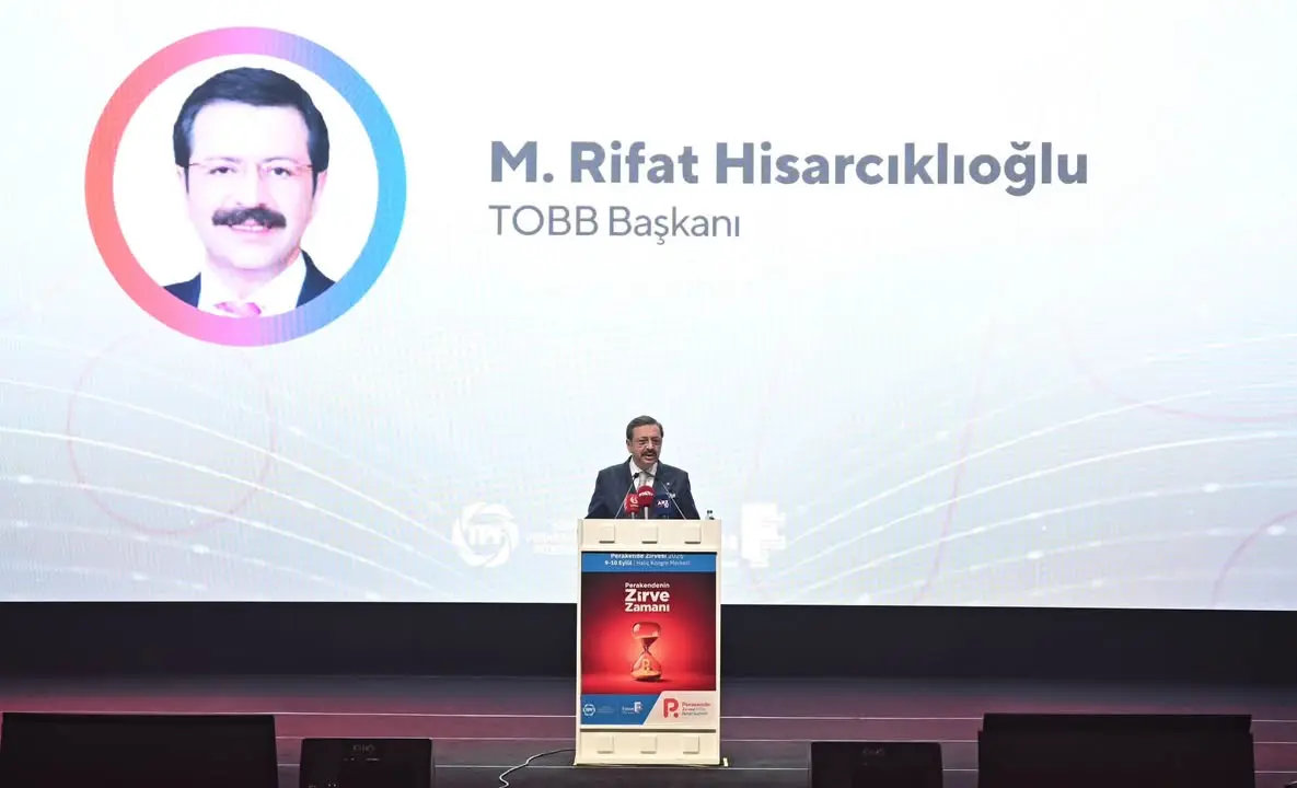 Türkiye Perakendeciler Federasyonu Başkanı Ömer Düzgün'ün Zirve Organizasyonunu Tebrik Ettiği Anlar