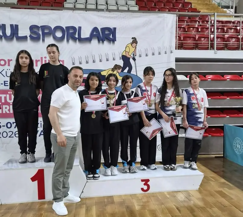 Yunus Emre Ortaokulu Floor Curling Türkiye Şampiyonası'nda Üçüncü Oldu