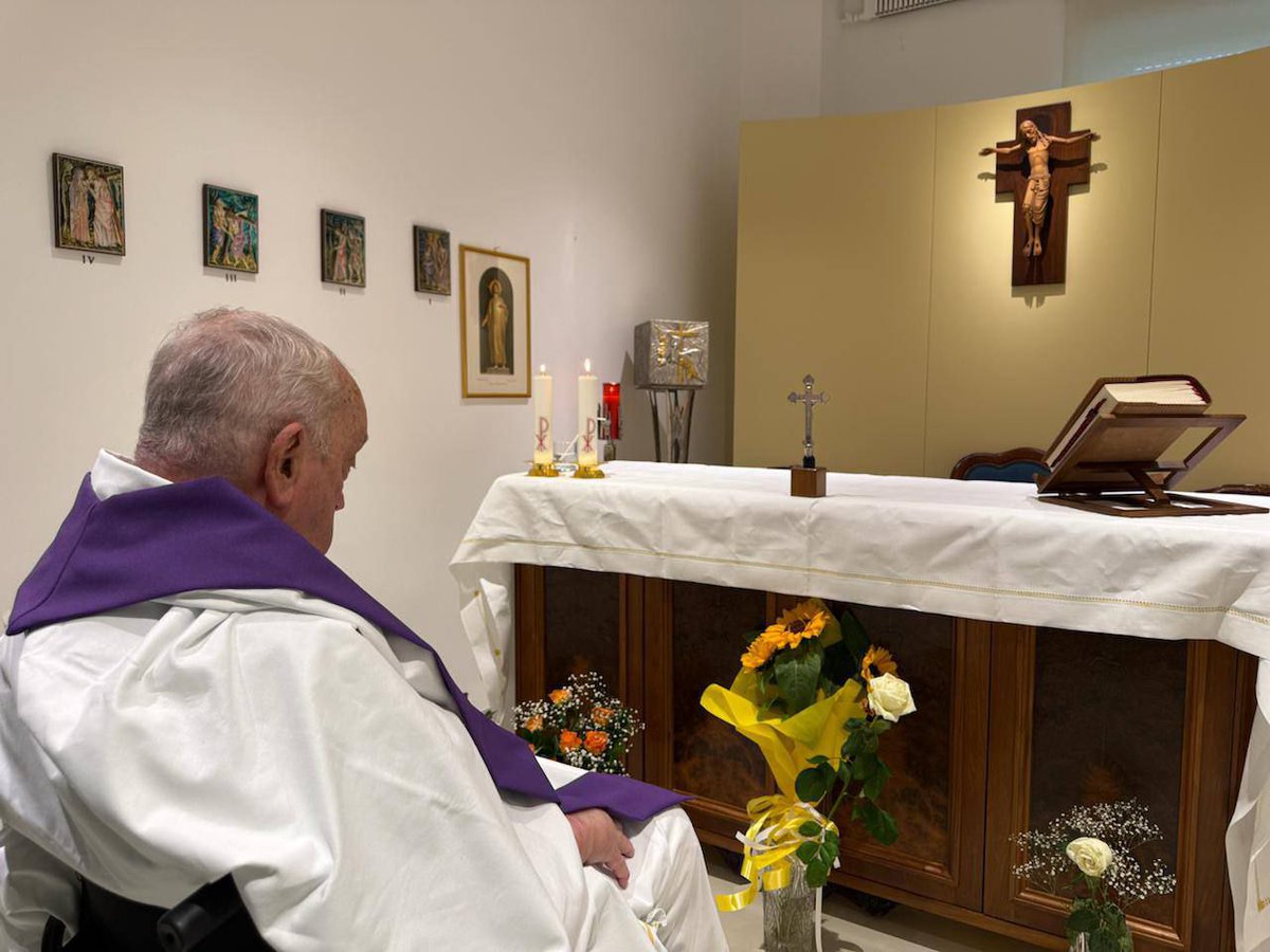 Papa Francis, Hastanedeki İlk Fotoğrafıyla Kamuoyuna Veda Etti