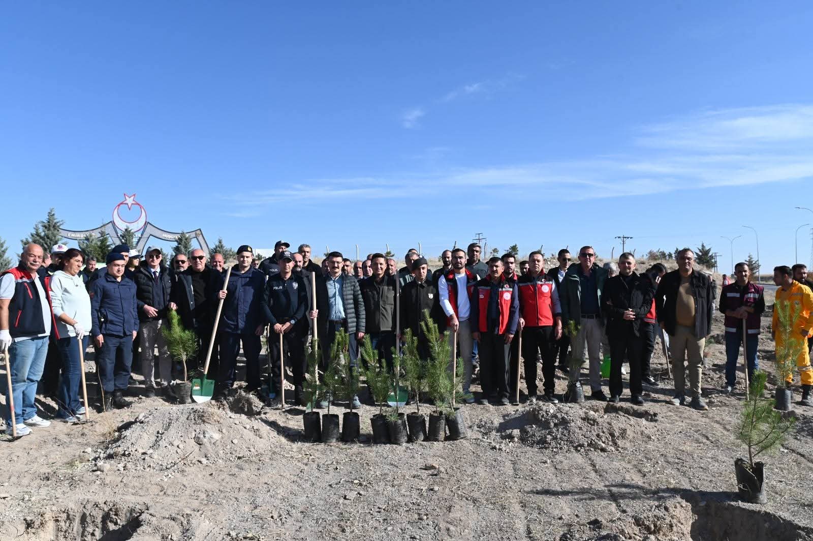 Emirdağ da Geleceğe Nefes Olacak Fidanlar Toprakla Buluştu